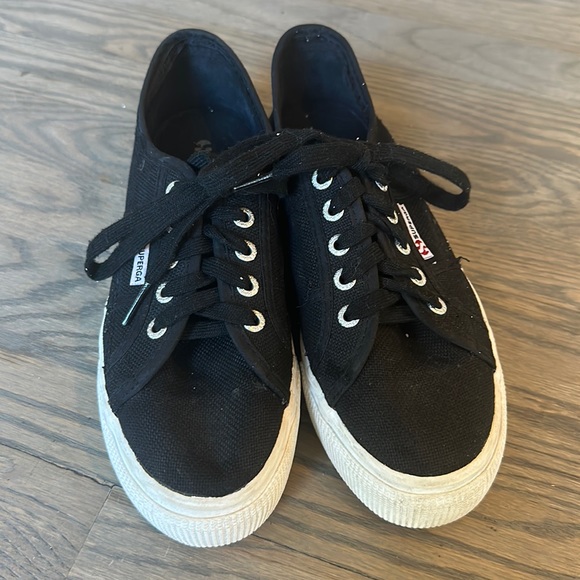 Shoes - Black Superga